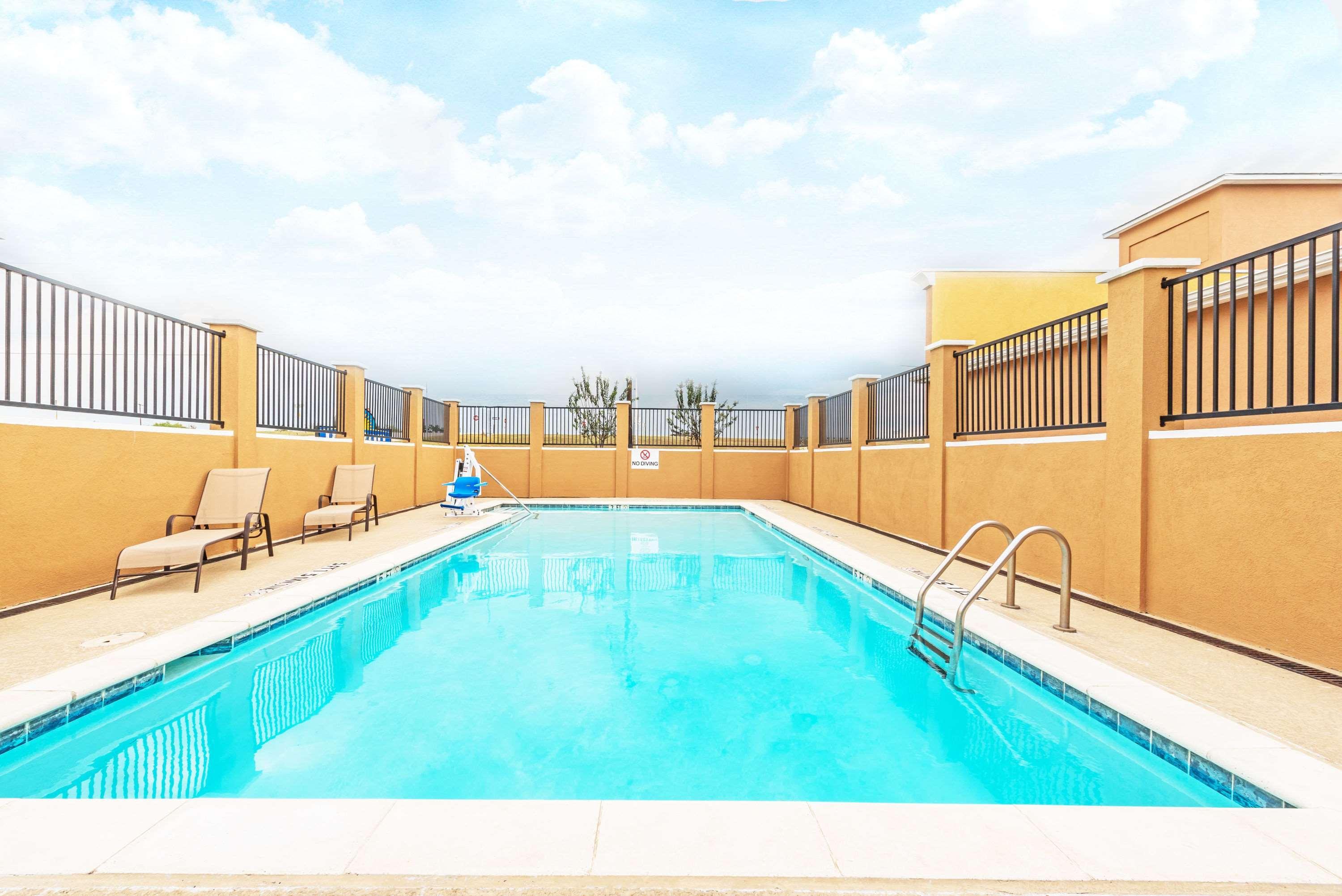 Days Inn By Wyndham Rockdale Texas Luaran gambar