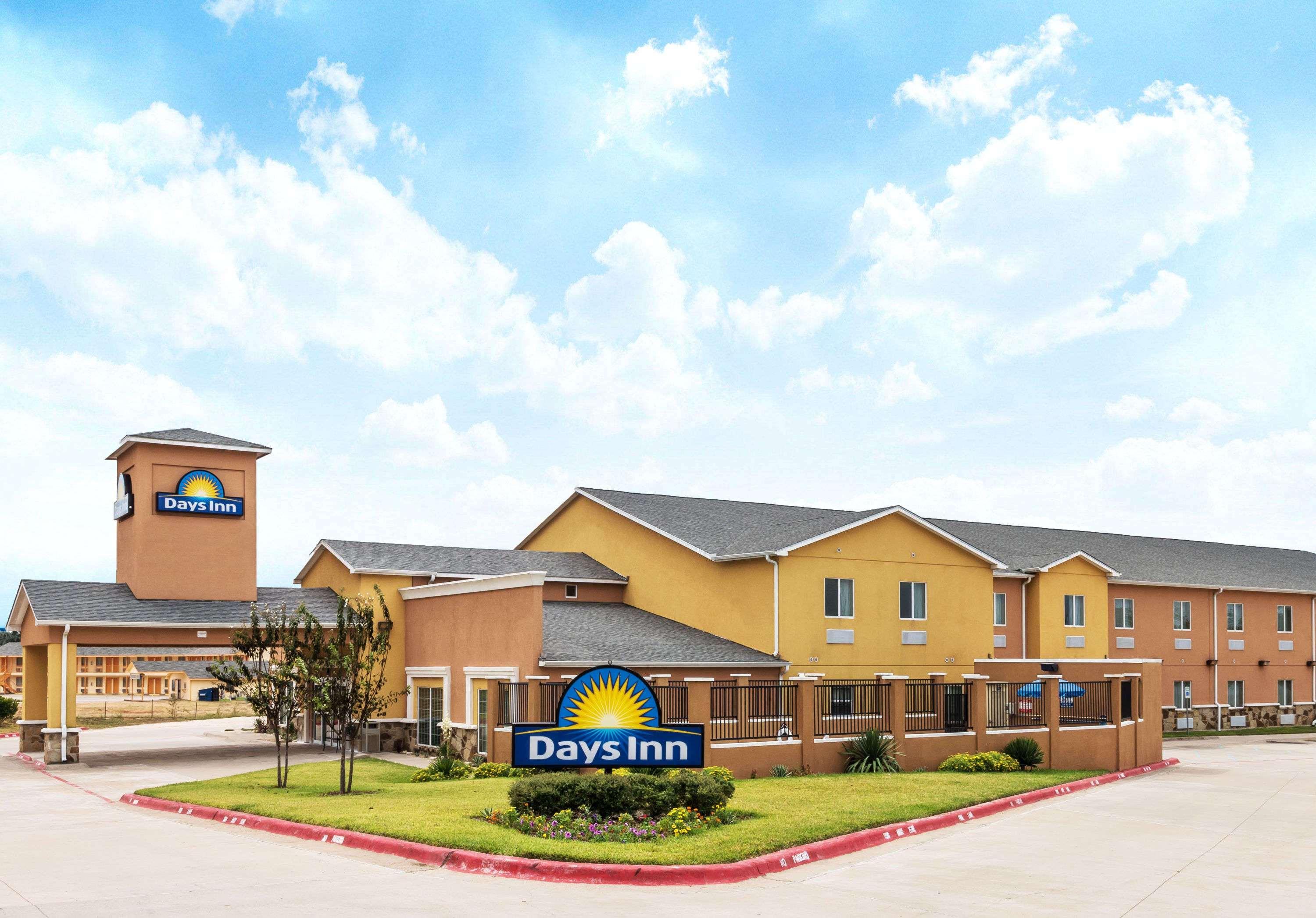 Days Inn By Wyndham Rockdale Texas Luaran gambar